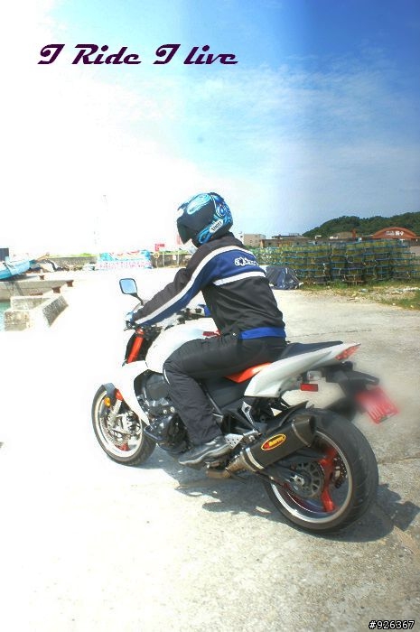 『溫馨分享』與家人分享你的最愛，Z1000雙出AKPROVIC