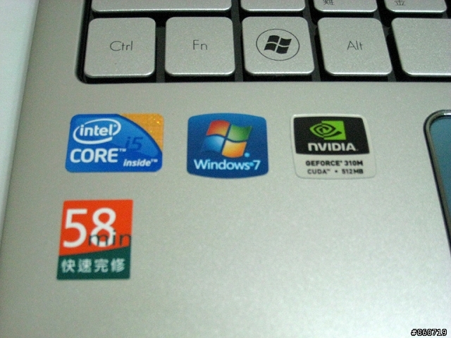 [開箱]簡約極至個性美--Gateway EC39C01w 13.3"