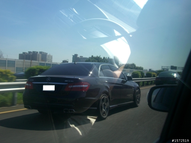 昨天在國道遇到的E63 AMG