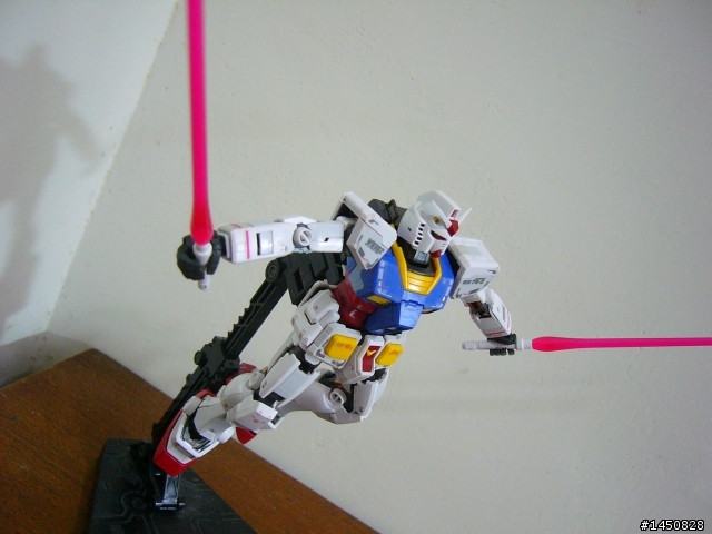 <顛覆傳統理念的最新技術> RG 鋼彈 ,局部塗裝與動作展示