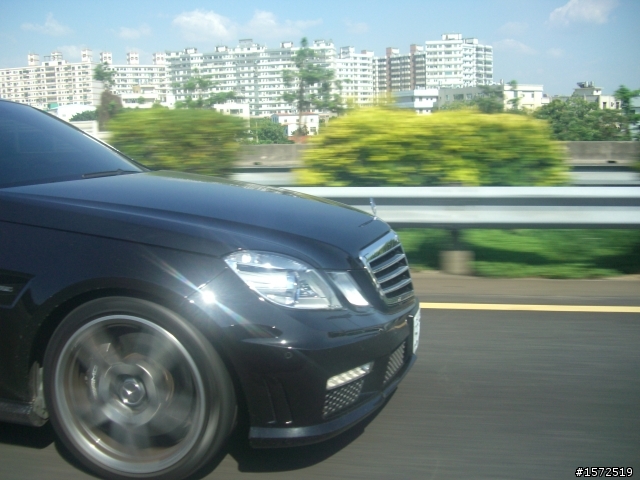 昨天在國道遇到的E63 AMG