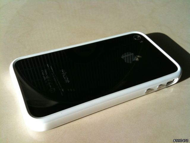 [開箱] iPhone 4 Bumper白色業餘開箱 (陽光照明，搭配黑色iPhone 4)