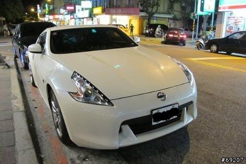 白色 370Z 好帥啊..>///