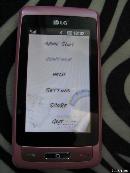 LG KP502粉嫩的音樂社群觸控機