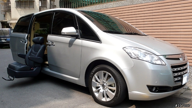 Luxgen 7 福祉車開箱文-白色的Luxgen 超靓的!