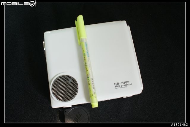 【開箱文】 YOVICA HDMI-720P 迷你投影機 開箱啦~