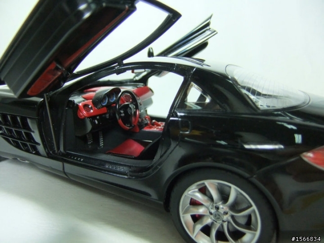 Mercedes-Benz SLR McLaren  鏡面烤漆  (圖多多多請謹慎服用)