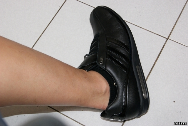 [分享] 低調的Adidas Porsche Design SP1