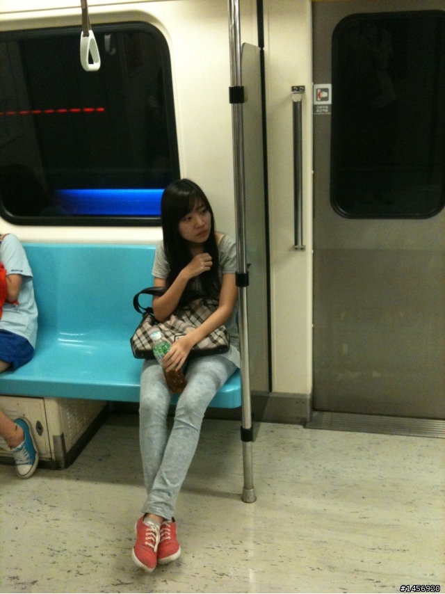 坐捷運遇到正妹(有圖)