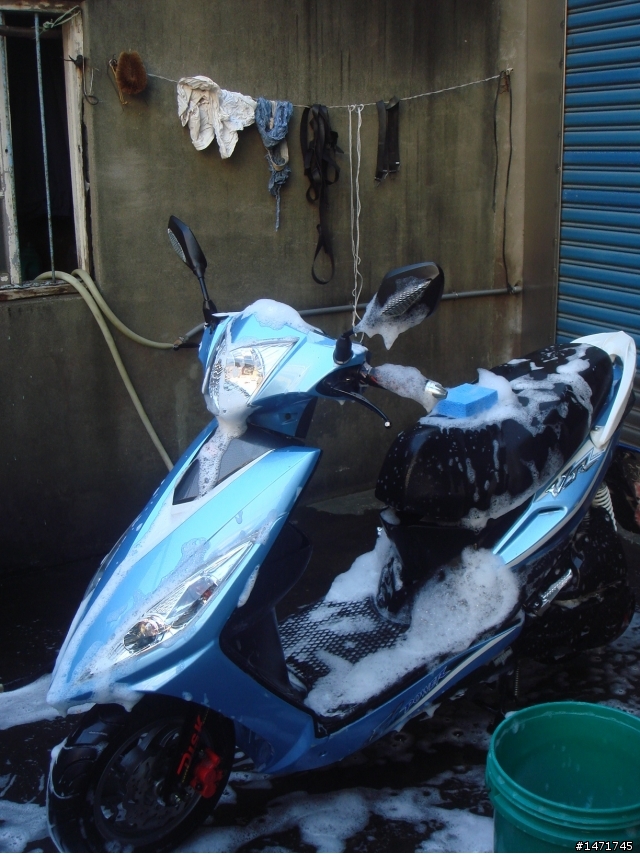 [洗車文] VJR泡泡浴 + 輪框反光條完工