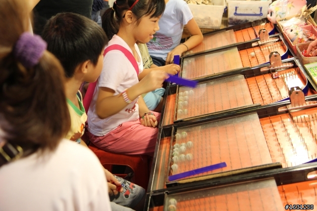 宅了好幾天,來去逛夜市!