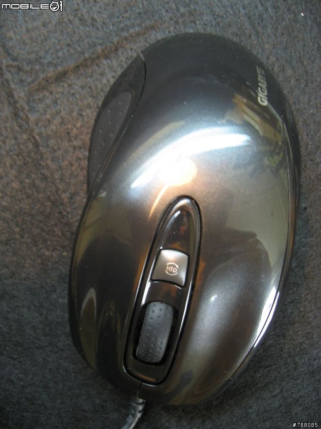 [開封][圖多]服貼舒適 GIGABYTE 雷射電競滑鼠 GM-6880