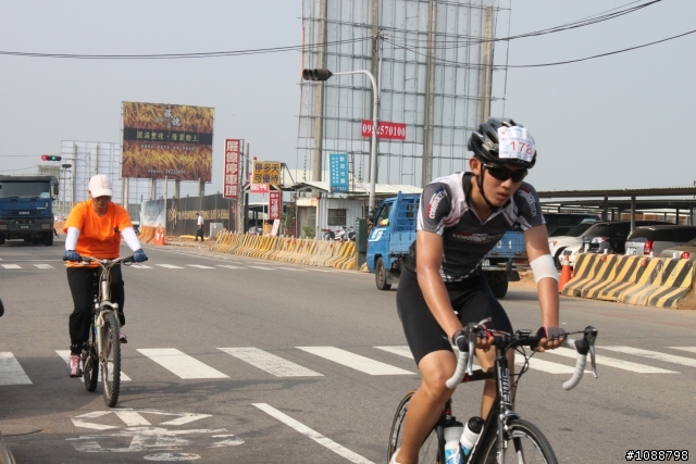 2010.09.03新增-2010.08.22 環台中100K拉力賽-車友照片(鯉魚潭轉140縣道&航空站補給站前)(持續新增中,請耐心等候~謝謝大家)