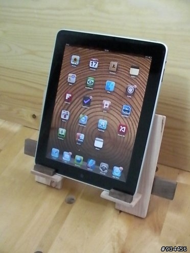 還沒有買iPad或iPhone架子嗎?8/29我們花100元,老師教我們自已DIY原木架.