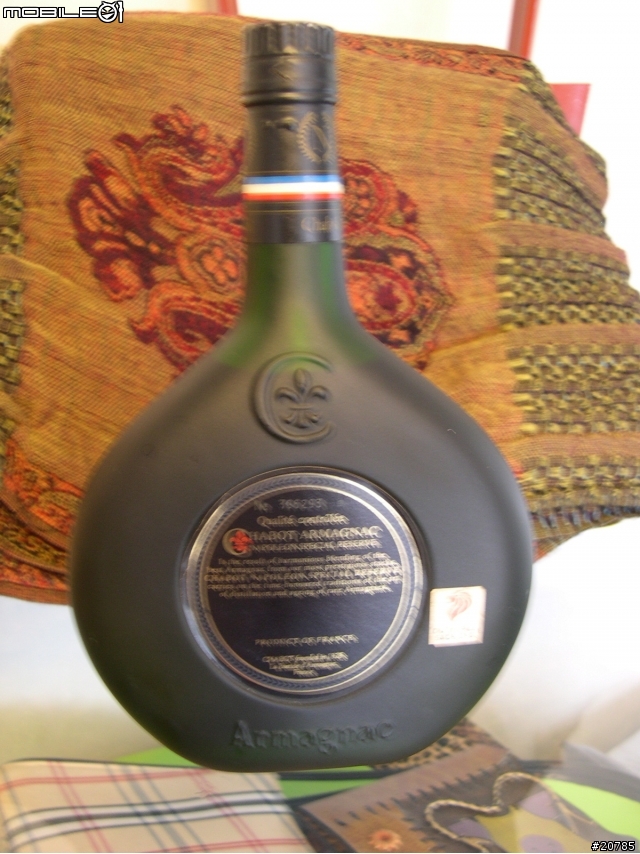 請問有人知道這兩支酒有價值嗎?20年前老媽友人贈~謝謝