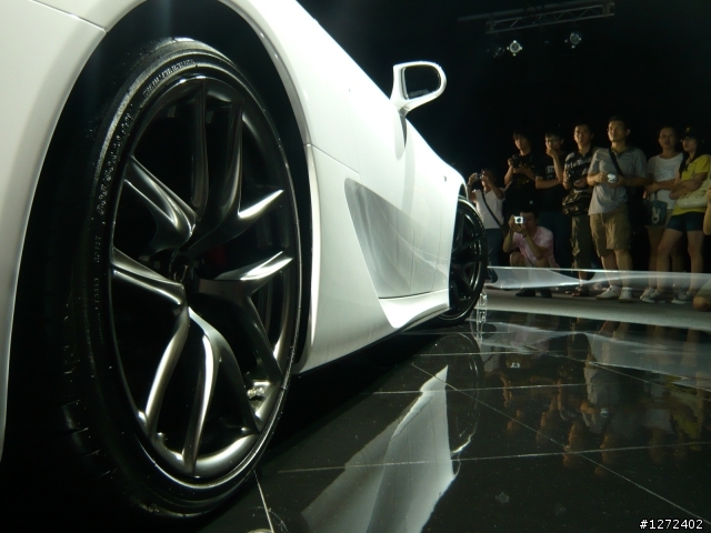 小弟拍的超跑    請大大們指教一下攝影技術