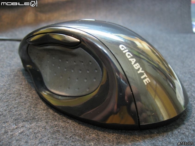 [開封][圖多]服貼舒適 GIGABYTE 雷射電競滑鼠 GM-6880