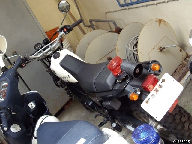 滑胎!警車!!在九份!!! YAMAHA