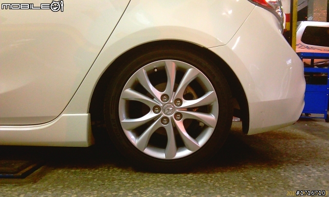 10年新馬3大撞後翻車~等報廢  (有圖)