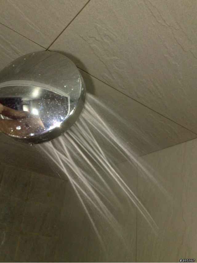 (抱怨)購買了特力屋HCG的BF993淋浴龍頭，蓮蓬頭四射，使用上非常不便！(有圖)。也請問大家該如何解決！