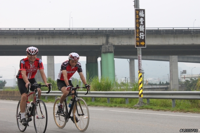 2010.09.03新增-2010.08.22 環台中100K拉力賽-車友照片(鯉魚潭轉140縣道&航空站補給站前)(持續新增中,請耐心等候~謝謝大家)