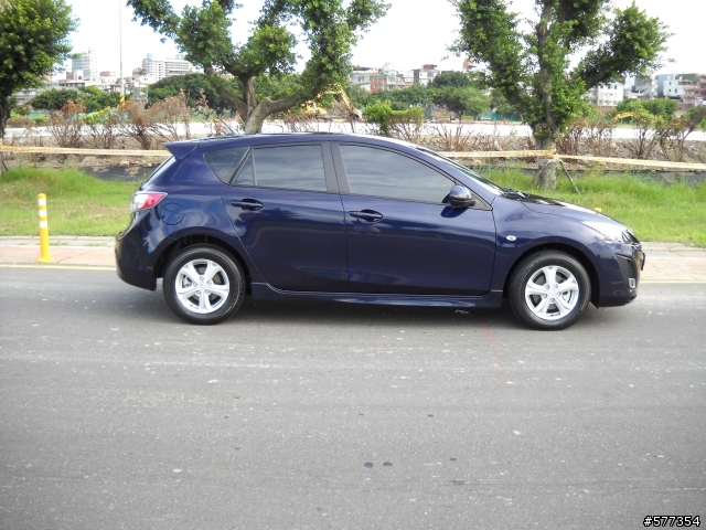 [分享照片] 新車打蠟 深藍馬三 1.6 5D