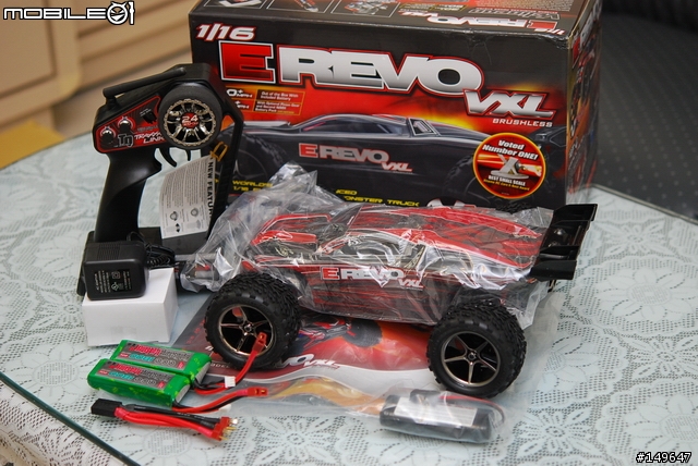 [開箱] -Traxxas 1/16  E-REVO + 小改1/10人字胎