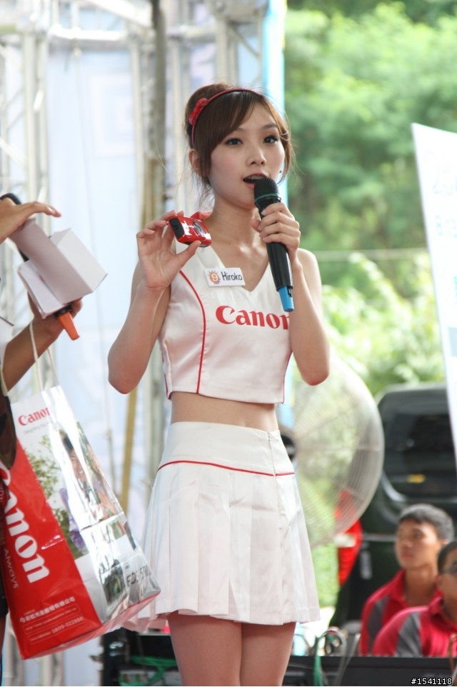 2010台中世貿電腦展舞台在外面免門票大夥快來拍喔