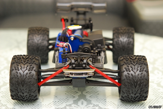 [開箱] -Traxxas 1/16  E-REVO + 小改1/10人字胎
