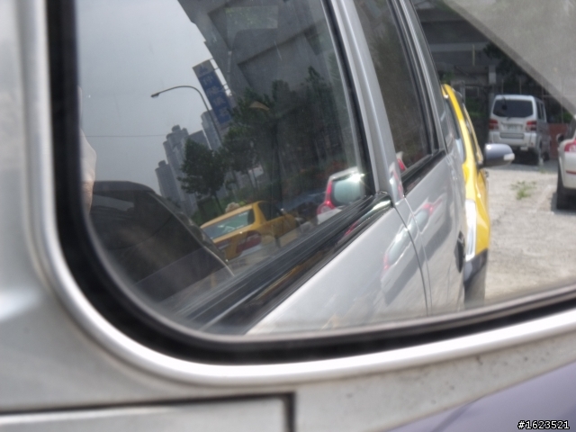 使用ABC濃縮釉 戶外6年的車窗膠條