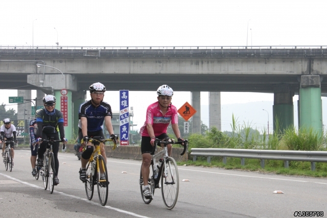 2010.09.03新增-2010.08.22 環台中100K拉力賽-車友照片(鯉魚潭轉140縣道&航空站補給站前)(持續新增中,請耐心等候~謝謝大家)