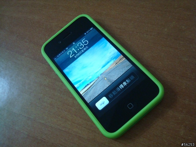 iPhone4 + 綠色 bumpers 開箱