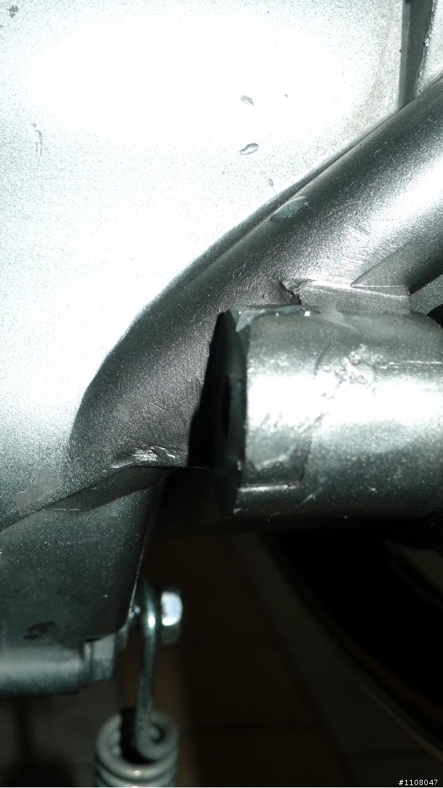 address 08年出廠 排氣管下鎖點(ks)疑似裂開~~請益