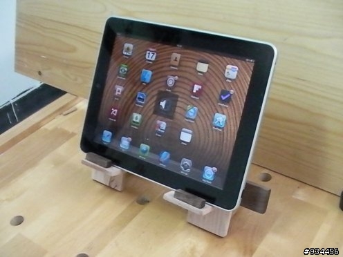 還沒有買iPad或iPhone架子嗎?8/29我們花100元,老師教我們自已DIY原木架.