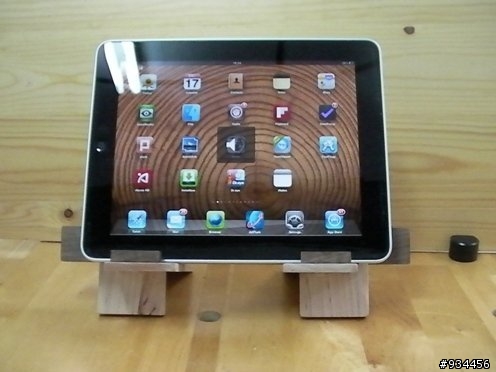 還沒有買iPad或iPhone架子嗎?8/29我們花100元,老師教我們自已DIY原木架.
