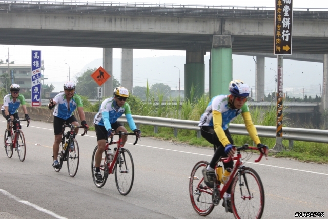 2010.09.03新增-2010.08.22 環台中100K拉力賽-車友照片(鯉魚潭轉140縣道&航空站補給站前)(持續新增中,請耐心等候~謝謝大家)