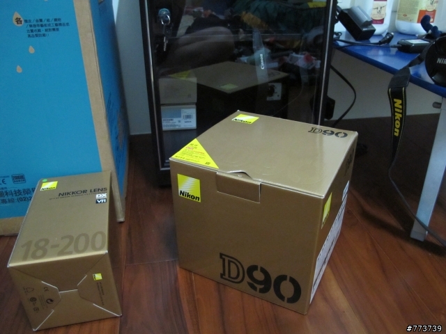 來囉來囉~~經過等待~~經過抉擇~~D90入手囉!!初開箱文~~獻上