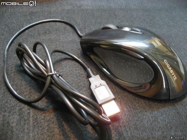 [開封][圖多]服貼舒適 GIGABYTE 雷射電競滑鼠 GM-6880