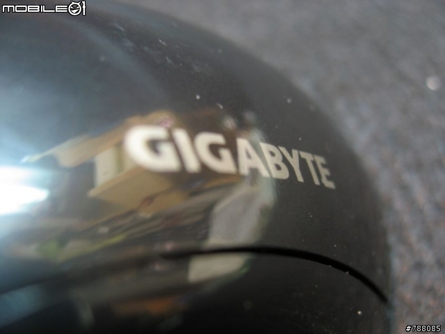 [開封][圖多]服貼舒適 GIGABYTE 雷射電競滑鼠 GM-6880
