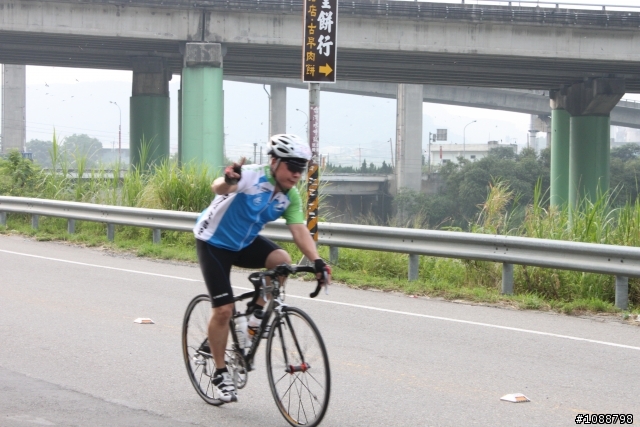 2010.09.03新增-2010.08.22 環台中100K拉力賽-車友照片(鯉魚潭轉140縣道&航空站補給站前)(持續新增中,請耐心等候~謝謝大家)