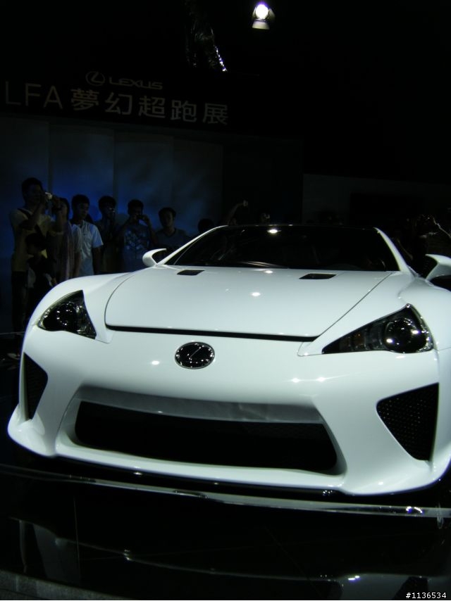 老梗..微風廣場的LFA