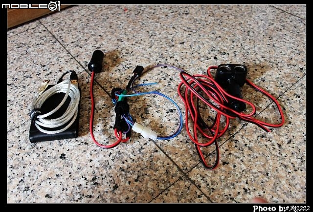 老車加裝RMVB播放盒+AUX IN