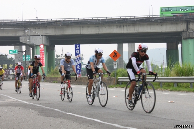 2010.09.03新增-2010.08.22 環台中100K拉力賽-車友照片(鯉魚潭轉140縣道&航空站補給站前)(持續新增中,請耐心等候~謝謝大家)