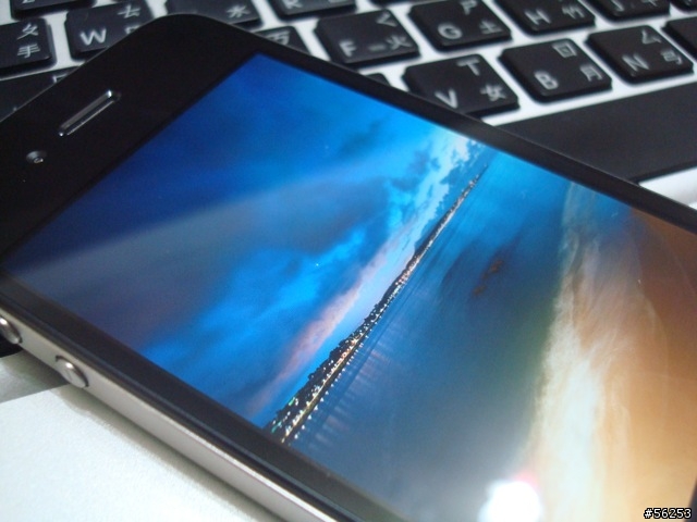 iPhone4 + 綠色 bumpers 開箱