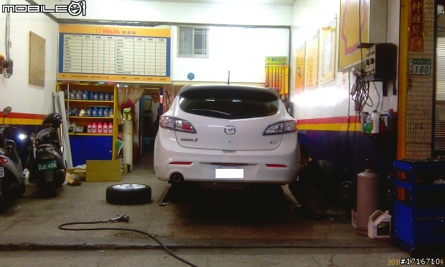 10年新馬3大撞後翻車~等報廢  (有圖)