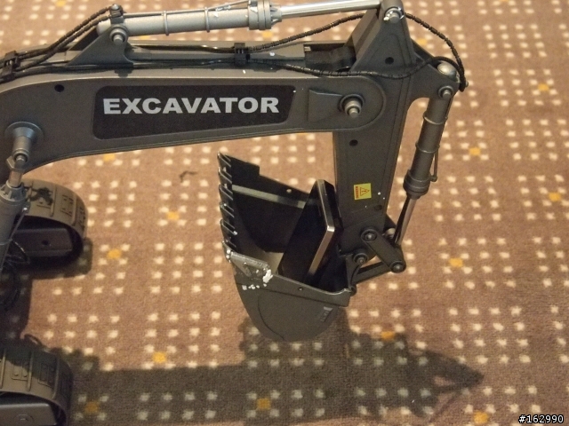 (開箱)等很久的大怪手-EXCAVATOR 1:12