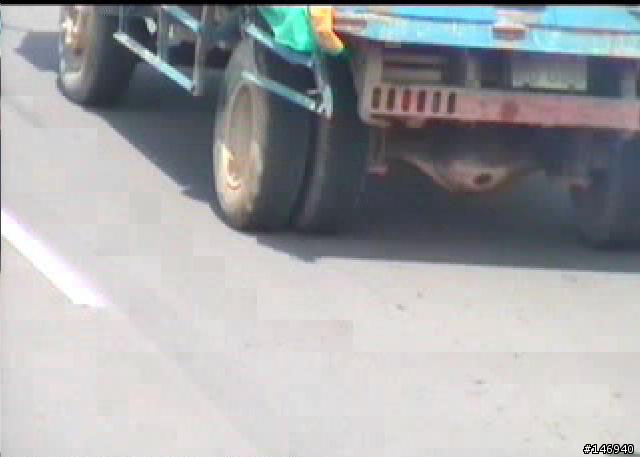 車被A到  監視器 影像模糊  求救~~