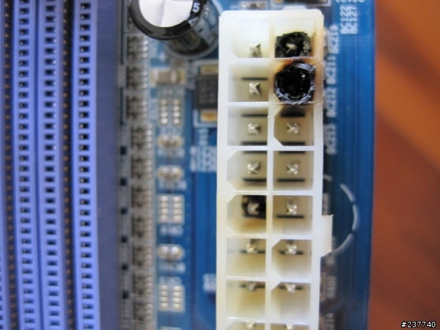 電源接頭容在主機板上