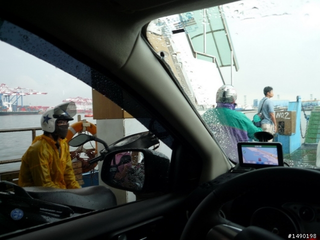 親愛的我的車在水上飄@@!