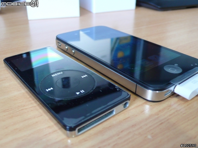 iPhone 4 + 保護殼 + 螢幕保護貼 (9/10 更新Apple原廠bumper)